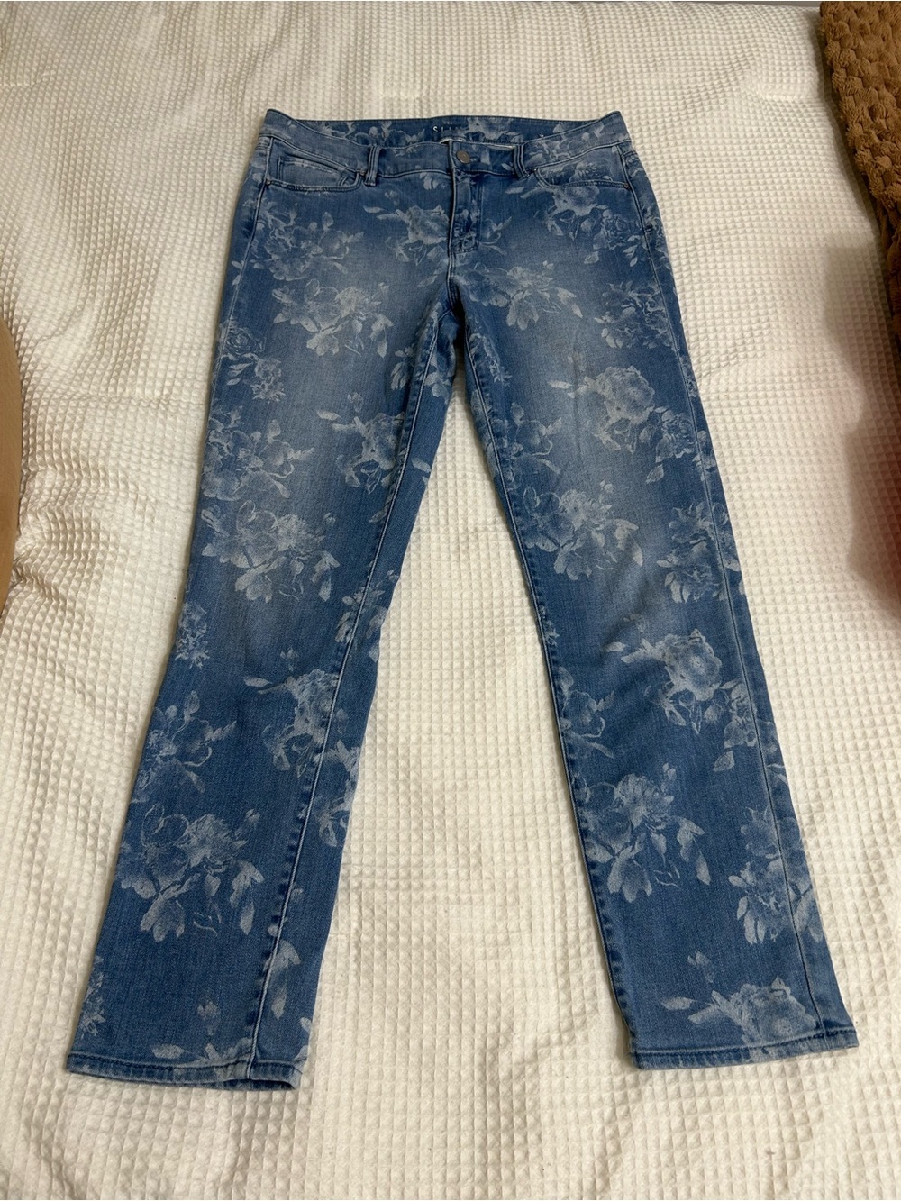 White House Black Market Floral-Print Skinny Jeans in Blue